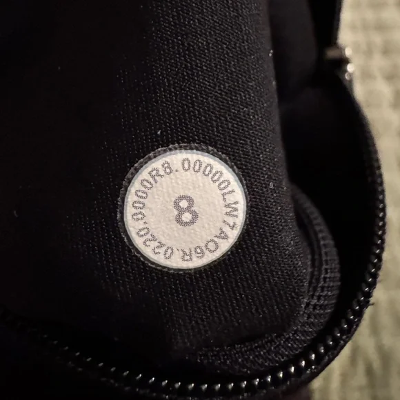 Lululemon Speed Up Short 2.5” size 8 - Picture 4 of 4